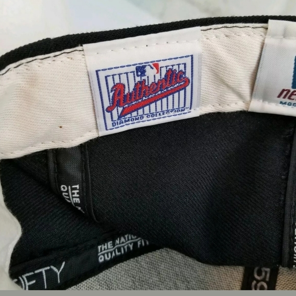 MLB Colorado Rockies New Era 59Fifty Ball Cap Sz 7 - Picture 8 of 8